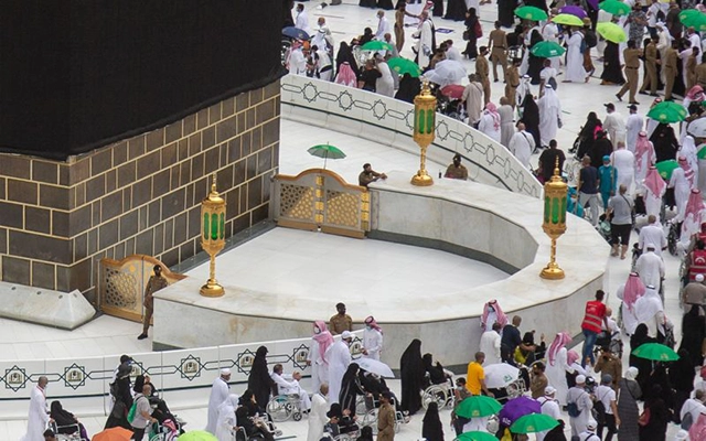 Hijir Ismail bagian Ka’bah di Masjidil Haram