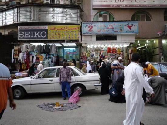 Tips & Cara Tukar Uang di Makkah yang Aman