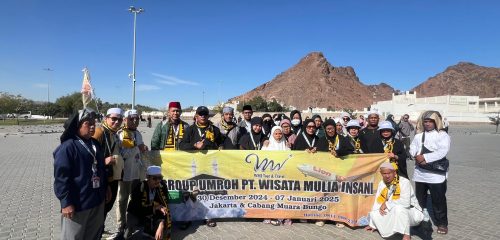 Umrah Awal Musim 2026: Waktu Terbaik Berangkat Lebih Tenang & Khusyuk Umrah awal musim 2026 menjadi momen yang banyak ditunggu jamaah Indonesia. Kenapa? Karena periode awal musim biasanya menawarkan suasana yang lebih tertata, kuota masih longgar, serta pilihan jadwal yang lebih fleksibel. Buat Anda yang ingin ibadah lebih fokus tanpa terlalu padat, ini timing yang patut dipertimbangkan. Bersama Wisata Mulia Insani, Anda bisa merencanakan umrah awal musim 2026 dengan persiapan matang, legalitas jelas, dan pelayanan profesional dari tim berpengalaman. Kenapa Memilih Umrah Awal Musim 2026? Berangkat di awal musim itu bukan sekadar soal tanggal. Ini soal strategi ibadah. Berikut alasannya: 1. Kuota Masih Longgar Awal musim biasanya belum terlalu padat. Jamaah bisa lebih leluasa saat thawaf di Masjidil Haram maupun ketika berziarah di Madinah. 2. Harga Masih Kompetitif Biasanya harga paket umrah awal musim 2026 lebih stabil sebelum memasuki high season seperti Ramadhan atau liburan sekolah. 3. Jadwal Lebih Fleksibel Pilihan tanggal keberangkatan masih banyak. Anda bisa menyesuaikan dengan waktu cuti atau agenda keluarga. 4. Adaptasi Lebih Nyaman Cuaca dan kondisi operasional di Arab Saudi umumnya sudah siap menyambut musim baru, sehingga pelayanan lebih optimal. Kalau mau ibadah tanpa drama antre panjang, awal musim adalah pilihan realistis dan cerdas. Apa yang Perlu Dipersiapkan untuk Umrah Awal Musim 2026? Ibadah yang khusyuk selalu diawali persiapan yang matang. Jangan tunggu mepet. Berikut hal penting yang harus Anda siapkan: ✔ Dokumen Resmi Paspor aktif minimal 6 bulan KTP & KK Buku vaksin (jika diperlukan sesuai regulasi terbaru) ✔ Fisik & Mental Mulai jaga pola makan, olahraga ringan, dan perbanyak doa. Umrah itu ibadah fisik dan hati. ✔ Finansial Amankan dana lebih awal. Banyak jamaah gagal berangkat bukan karena niat kurang, tapi karena menunda persiapan biaya. Di sinilah pentingnya memilih travel terpercaya seperti Wisata Mulia Insani yang transparan dalam sistem pembayaran dan detail paket. Fasilitas Umrah Awal Musim 2026 Bersama Wisata Mulia Insani Wisata Mulia Insani menghadirkan paket umrah dengan layanan maksimal agar jamaah fokus ibadah tanpa pusing teknis. Beberapa fasilitas yang biasanya tersedia: Tiket pesawat PP Hotel dekat Masjidil Haram & Masjid Nabawi Makan 3 kali sehari Visa umrah resmi Transportasi selama di Arab Saudi Pembimbing ibadah berpengalaman Manasik sebelum keberangkatan Dengan sistem pelayanan yang profesional, jamaah akan mendapatkan pendampingan dari awal pendaftaran hingga kembali ke Indonesia. Momentum Terbaik Menyambut Musim Umrah 2026 Awal musim umrah 2026 bukan hanya soal perjalanan, tapi tentang membuka lembaran ibadah baru dengan semangat yang lebih kuat. Banyak jamaah memilih periode ini untuk: Mengawali tahun dengan ibadah Menghindari kepadatan musim puncak Menunaikan nazar atau hadiah untuk orang tua Program umrah keluarga lebih nyaman Kalau niat sudah ada, jangan ditunda. Karena sering kali yang menghalangi bukan kesempatan, tapi keraguan. Kenapa Harus Wisata Mulia Insani? Memilih travel umrah itu bukan soal harga murah saja. Ini soal amanah. Wisata Mulia Insani berkomitmen memberikan: Pelayanan profesional Informasi transparan Tim responsif Pendampingan maksimal Alamat kantor: Jl. Panjang Arteri Kelapa Dua Raya No.23, Sukabumi Selatan, Kec. Kebon Jeruk, Jakarta Barat, 11560 Email: admin@wisatamuliainsani.com Website: www.wisatamuliainsani.com WhatsApp: 0811-8882-204 Silakan konsultasi langsung untuk mendapatkan detail paket umrah awal musim 2026, jadwal keberangkatan, serta promo yang sedang berjalan. Tips Booking Umrah Awal Musim 2026 Agar Tidak Kehabisan Kuota Daftar lebih awal minimal 6–8 bulan sebelum keberangkatan. Lengkapi dokumen segera setelah DP. Ikuti manasik dengan serius. Simpan semua bukti transaksi resmi dari travel. Ingat, kuota umrah selalu mengikuti regulasi pemerintah Arab Saudi. Siapa cepat, dia aman. Penutup Umrah awal musim 2026 adalah peluang emas bagi Anda yang ingin beribadah lebih nyaman, lebih fokus, dan lebih tertata. Jangan tunggu musim ramai baru bergerak. Ambil keputusan sekarang, siapkan diri, dan percayakan perjalanan ibadah Anda bersama Wisata Mulia Insani. Karena ibadah bukan sekadar perjalanan, tapi panggilan. Dan panggilan itu layak disambut dengan persiapan terbaik.