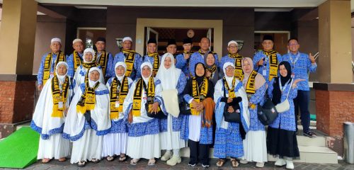 Cari tahu mengapa Paket Umrah Plus Thaif sangat populer. Nikmati sejarah Rasulullah, udara sejuk, dan pemandangan indah bersama Wisata Mulia Insani.